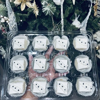 Petit Four ( Minimum 2 Dozen)