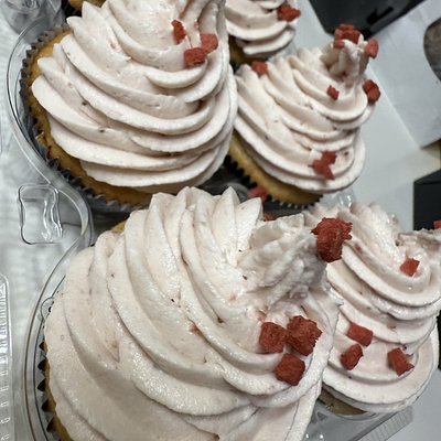 Strawberry Cupcakes (6ct)