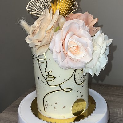 I’m Every Woman Themed Cake