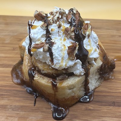 Salted Caramel Pecan Cinnamon Rolls (4 Count)