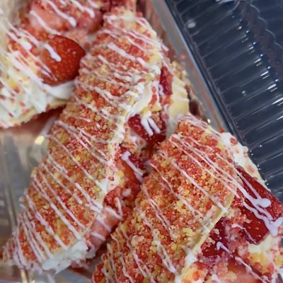 Strawberry Crunch Stuffed Cheesecake Taco
