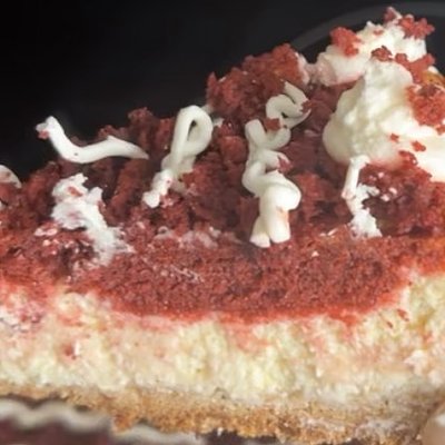 Red Velvet Cheesecake 