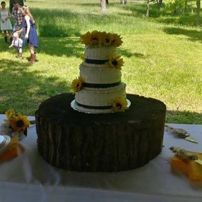Tier Cake 6 In/8 Inch/ 10 Inch... 3 layer cake (Specify Flavor Of Cake/Frosting/Shape)