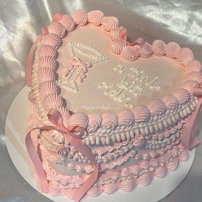 10” cake (Large, 25-30 servings)