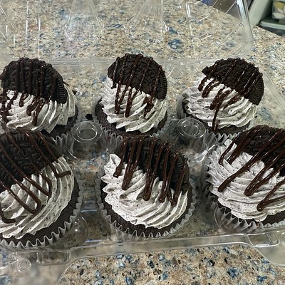 Oreo Overload Cupcakes (6 Count )