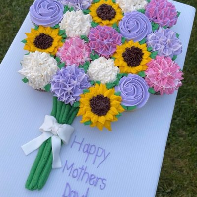 Cupcakes/Cupcake Cakes