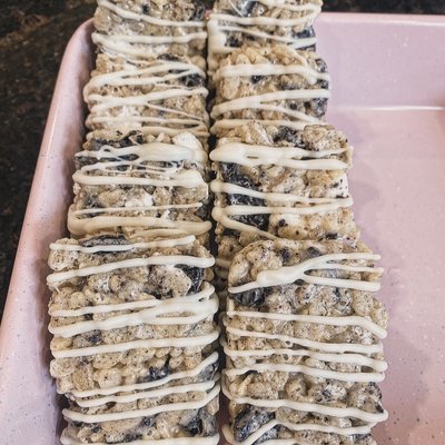 Cookies & Cream Krispies (16 pc.) 