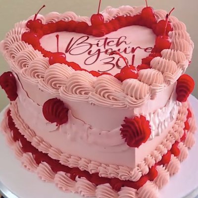 10" 2-layer Heart-shaped Vintage Cake (serves 25)