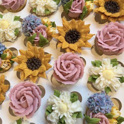 Julia Reese Florals- 2 dz minis