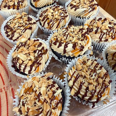 Snickers Cupcakes 