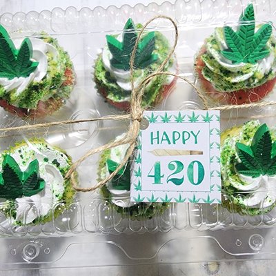 
6 pack cupcakes  
3 strawberries filled cupcakes 
3 cookies and cream cupcakes