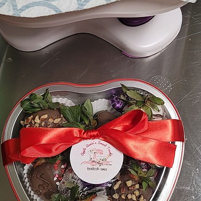 6 Chocolate Covered Strawberries 