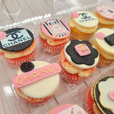 Themed Luxury Cupcakes 