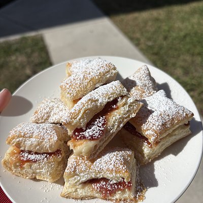 Guava X Cheese Pastry 🤩