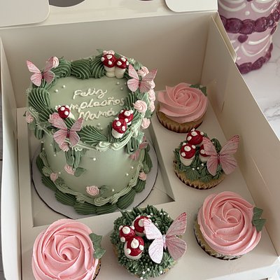 4” Cake & Cupcake Box ( serves 5-8 ) 