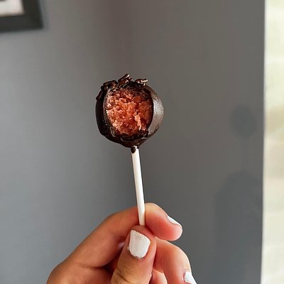 Chocolate Covered Strawberry Cake Pop 
