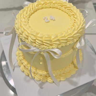 10-15 Serves Round Shaped Cake 