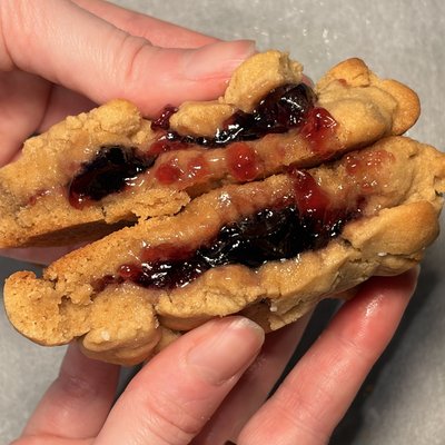 Peanut Butter Jelly Cookie Pack (4)