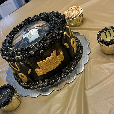 8in Black and Gold Cake