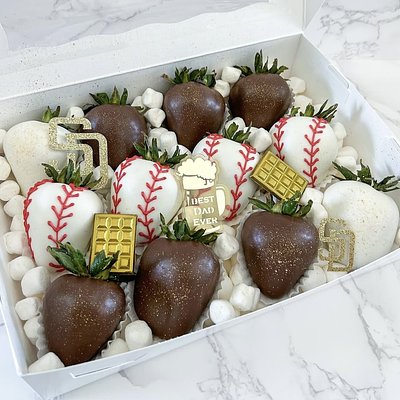 Baseball Themed Strawberries 