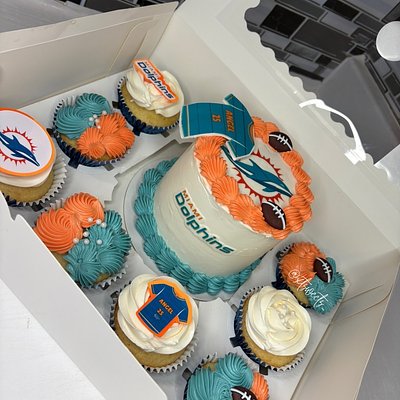 Custom 4” Bento Cake + 8 Cupcakes 