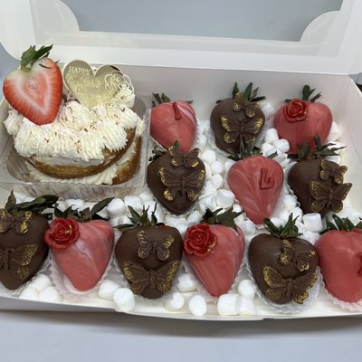 12 ct Strawberries & Mini Tres Leches Cake 