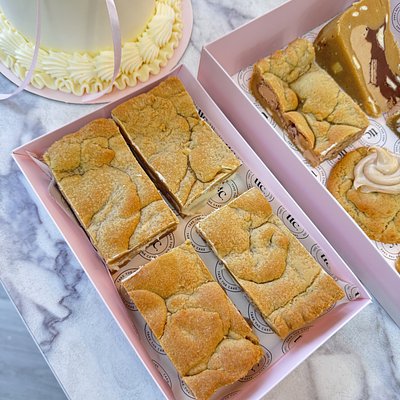 White & Kinder Cookie Bar Box