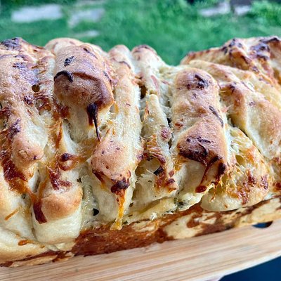 Cheesey Garlic  Pull Apart Bread. 