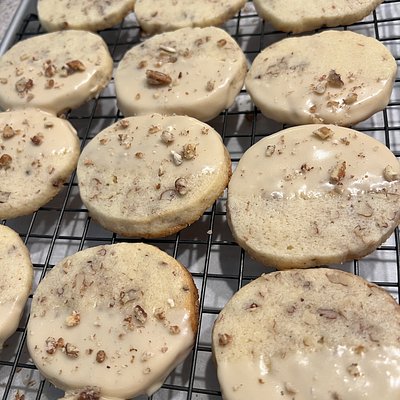Maple Pecan Shortbread Cookies (12 Per Box)