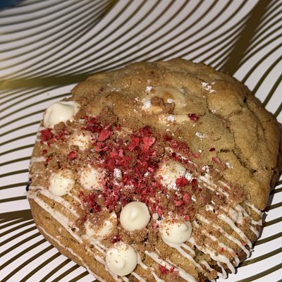 Strawberry Macadamia Crunch 