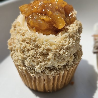 Peach Cobbler Cupcakes 