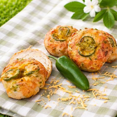Sourdough Bagels With Jalapeno And Cheddar  6 each