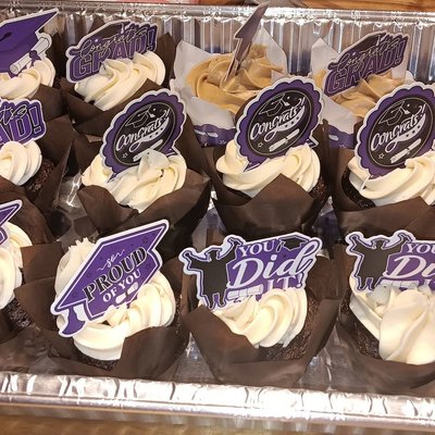 Custom Graduation Cakes And Cupcakes 