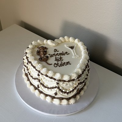 8 Inch Cake (circle or heart shape) 
