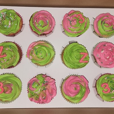 12 Cupcakes 