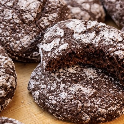 SOURDOUGH CRINKLE COOKIES