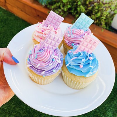 Candy Bar Cupcakes 