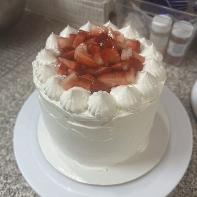 Strawberry Cake (6 inch)
