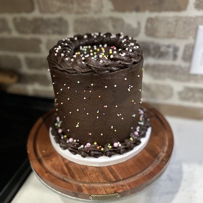 Vanilla Cake w Frosting of Choice 
