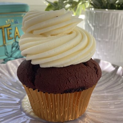 Red Velvet Cupcakes With Cream Cheese Frosting