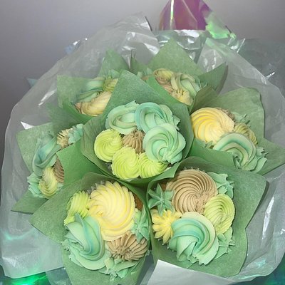 Simple 7 Cupcake Bouquet 