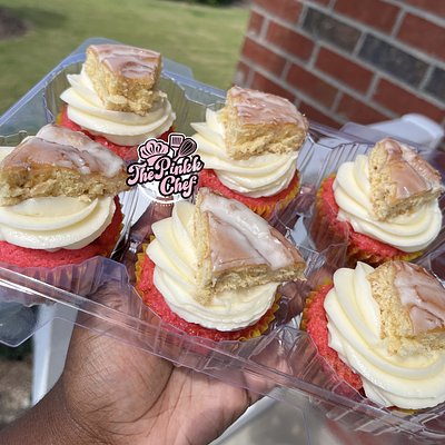Strawberry Honeybun Cupcakes 