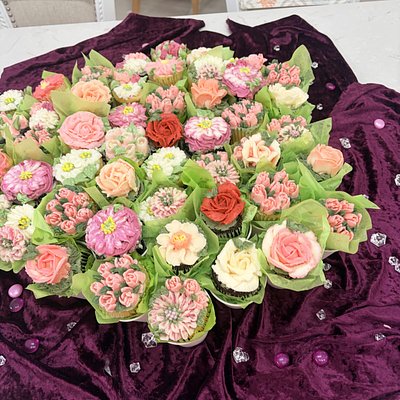 🌸 Floral Cupcake Garden Display  (48 Cupcakes)
