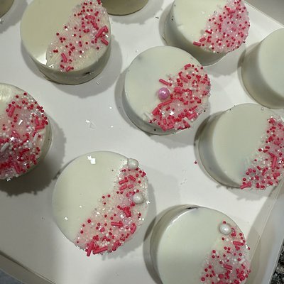 Cakesicles/ Cake pucks 