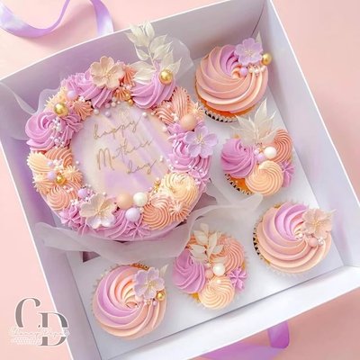 Custom Round 4” Bento Cake w/ 5 Cupcakes Combo