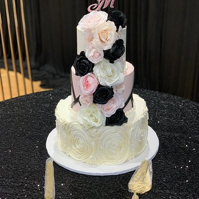 Wedding Cake (Please Email KandyKoatedKonfections@outlook.com
