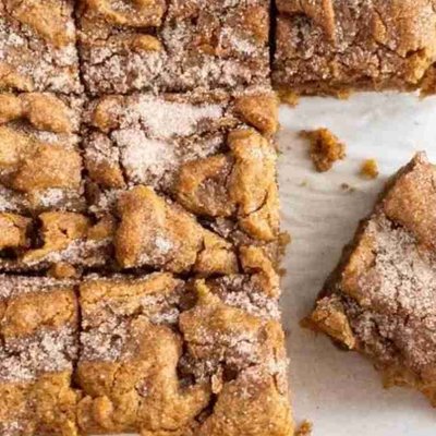 Cinnamon Roll Blondies