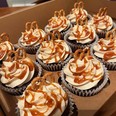 Salted Caramel Pretzel Cupcakes 