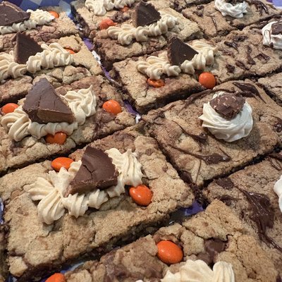 12 Loaded Cookie Cake Slices
