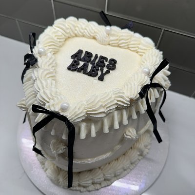 6 inch Vintage Heart Cake